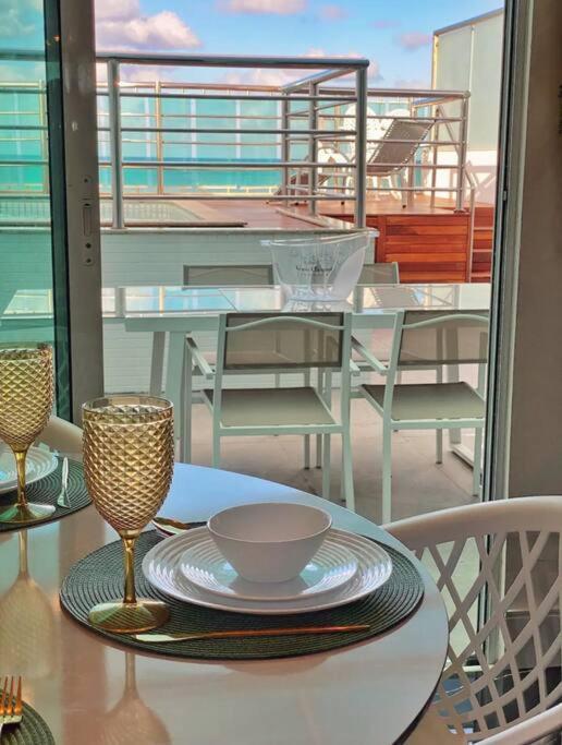 Cobertura Beira-mar Com Piscina Apartamento *